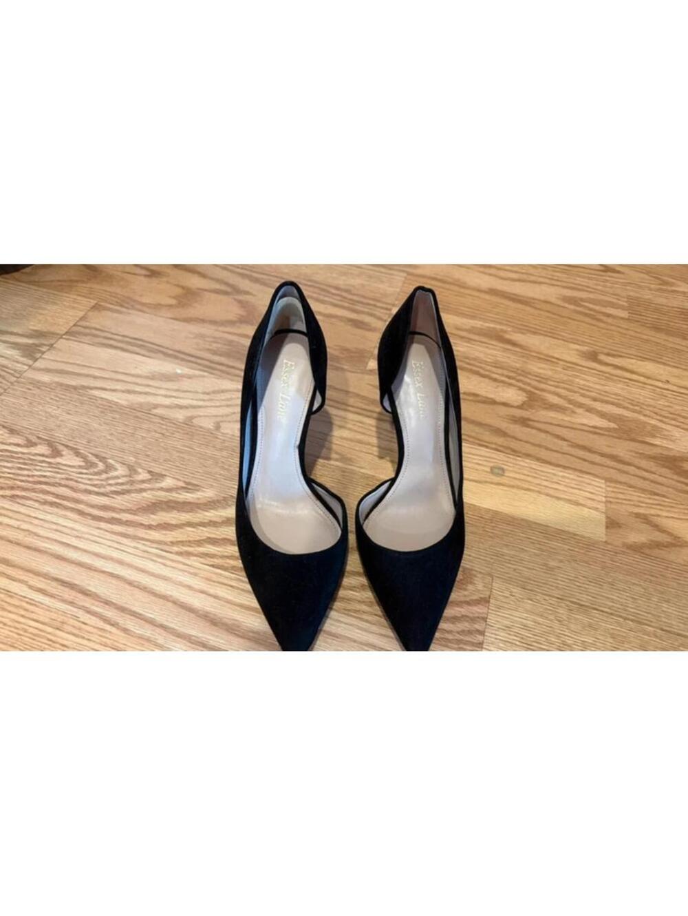 Black pumps/heels
